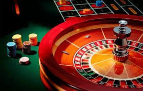 Pengguna menikmati permainan blackjack live melalui perangkat mobile dengan tampilan interaktif